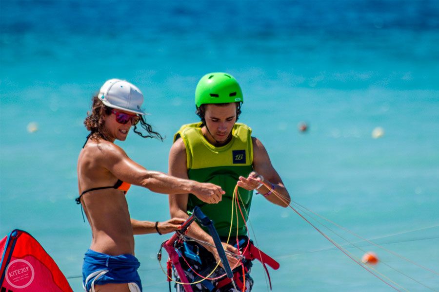 kitesurfing-kite-air-riders-kitepro-center-kremasti-rhodes-instructor-learning