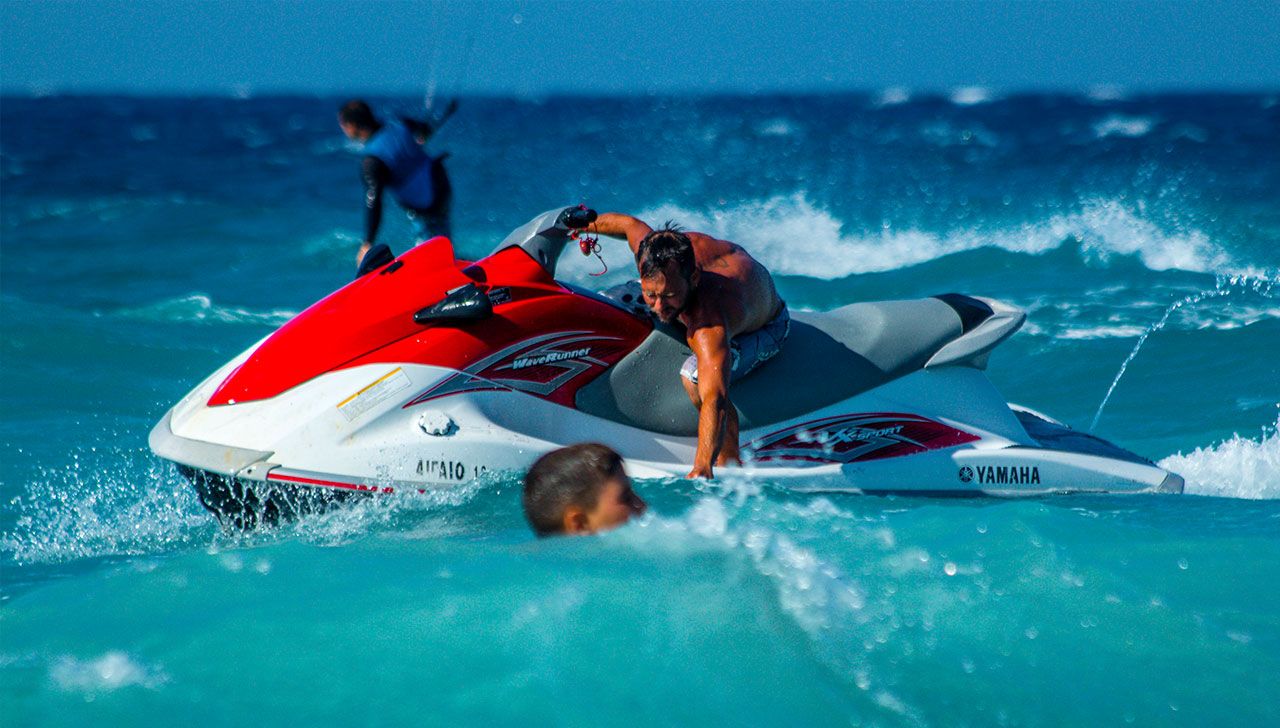 rescue-kitesurfing-kite-air-riders-kitepro-center-kremasti-rhodes-jetski
