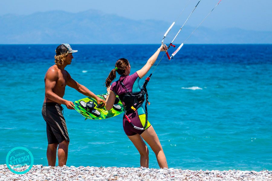 kitesurfing-kite-air-riders-kitepro-center-kremasti-rhodes-instructor-learning
